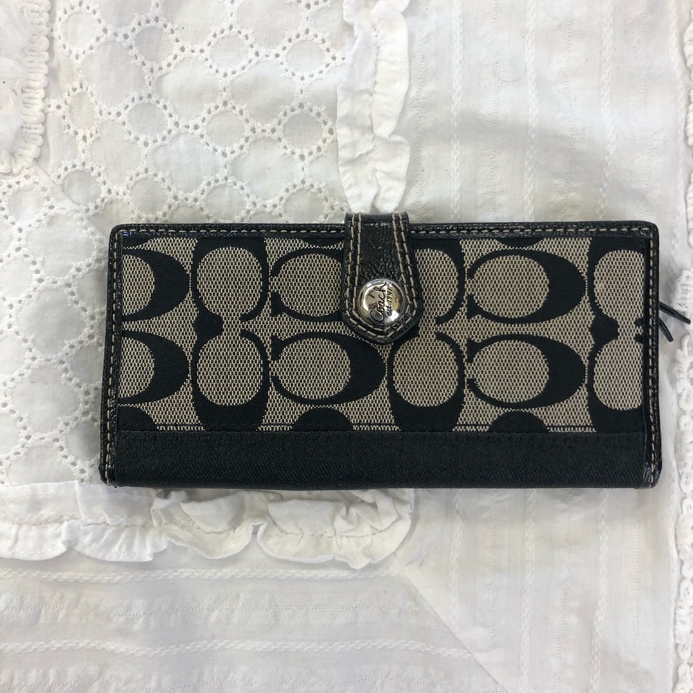Authentic Coach Slim Wallet. Excellent condition